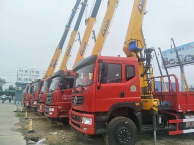 東風小三軸隨車吊特價批發，高效省心，工程好幫手